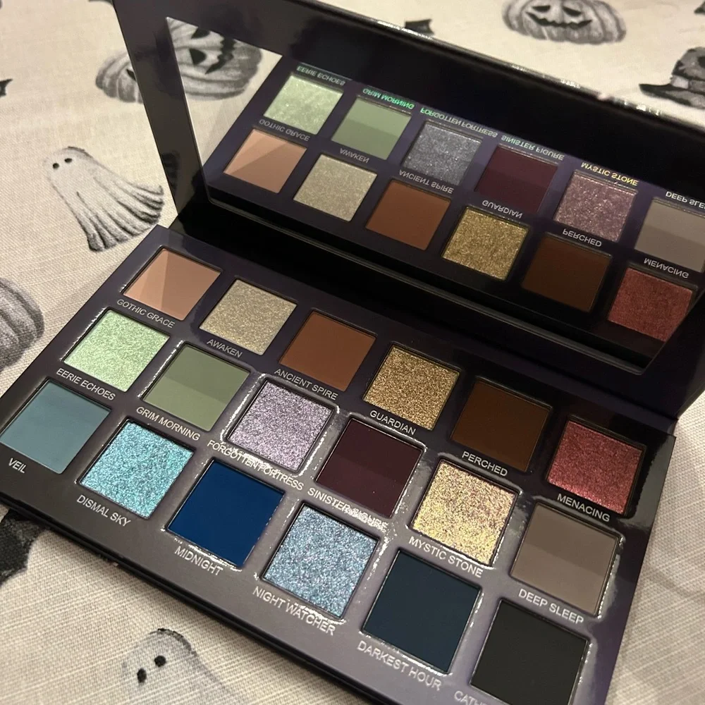 Unearthly Cosmetics Gargoyle palette - Picture 4 of 4